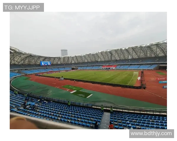 沧州雄狮全力出击展现足球激情书写城市荣耀新篇章 沧州雄狮全力出击展现足球激情书写城市荣耀新篇章