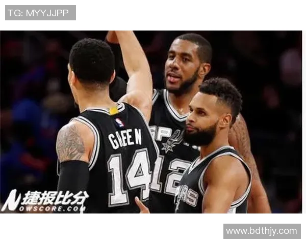 热火与尼克斯激战正酣 双方全力争夺季后赛席位精彩对决不断 热火与尼克斯激战正酣 双方全力争夺季后赛席位精彩对决不断