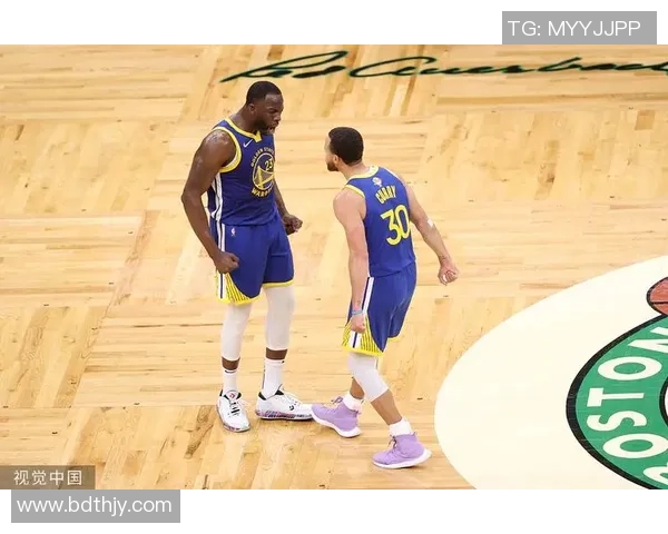 篮球巨星成长历程与团队精神力量在赛场中的全面深度精彩剖析展示 篮球巨星成长历程与团队精神力量在赛场中的全面深度精彩剖析展示