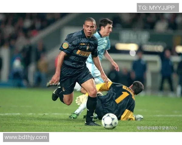 罗纳尔多辉煌生涯回顾与绿茵传奇再现球王风采 罗纳尔多辉煌生涯回顾与绿茵传奇再现球王风采