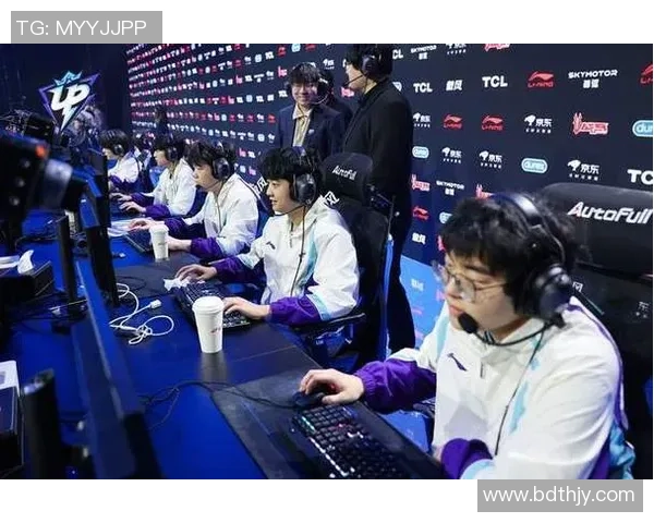 JDG战队与LNG展开激烈对决谁能在这场巅峰对决中笑到最后